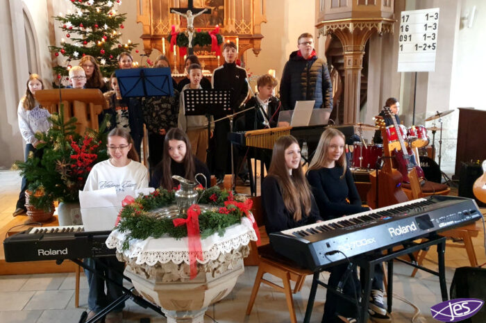 Weihnachtsgottesdienst mit vielen Mitwirkenden